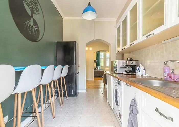 5 Seconds Away From The Main Street, Free Secured Parking סופיה