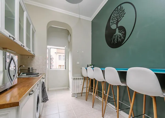 5 Seconds Away From The Main Street, Free Secured Parking *