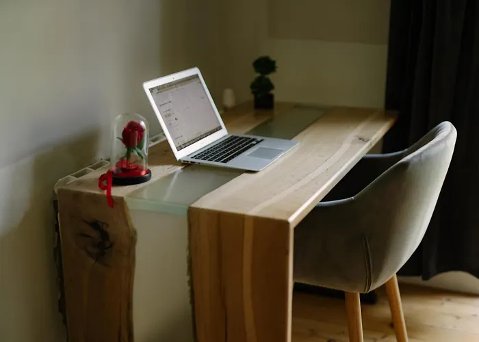 דירה 5 Seconds Away From The Main Street, Free Secured Parking *