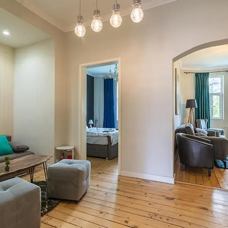 5 Seconds Away From The Main Street, Free Secured Parking * Sofya