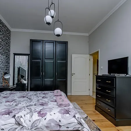 5 Seconds Away From The Main Street, Free Secured Parking Sofia