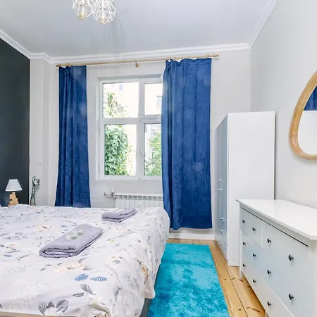 Lägenhet 5 Seconds Away From The Main Street, Free Secured Parking *
