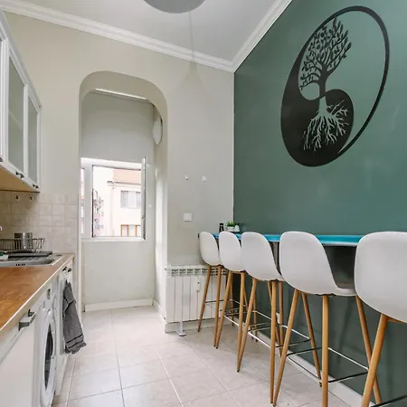 5 Seconds Away From The Main Street, Free Secured Parking *