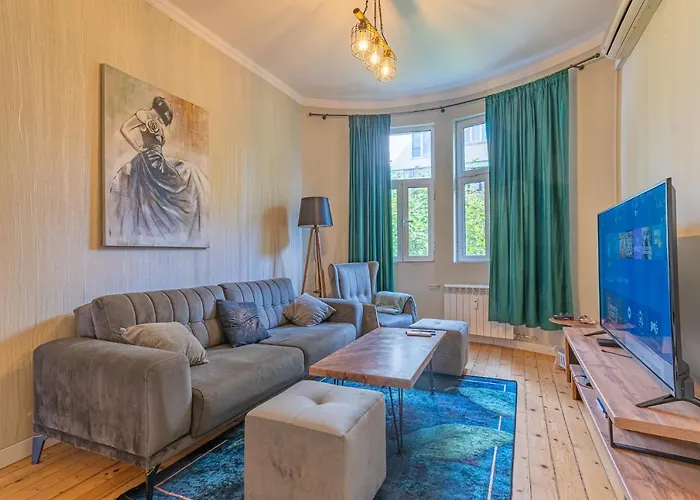 5 Seconds Away From The Main Street, Free Secured Parking