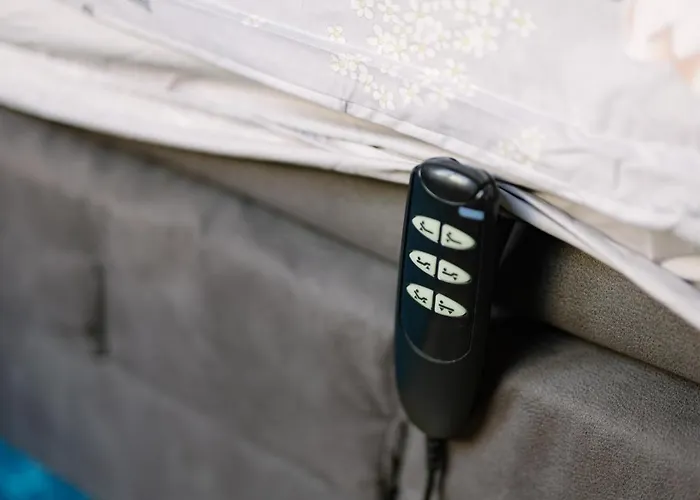 5 Seconds Away From The Main Street, Free Secured Parking *